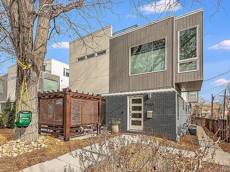 3920 N Quivas St