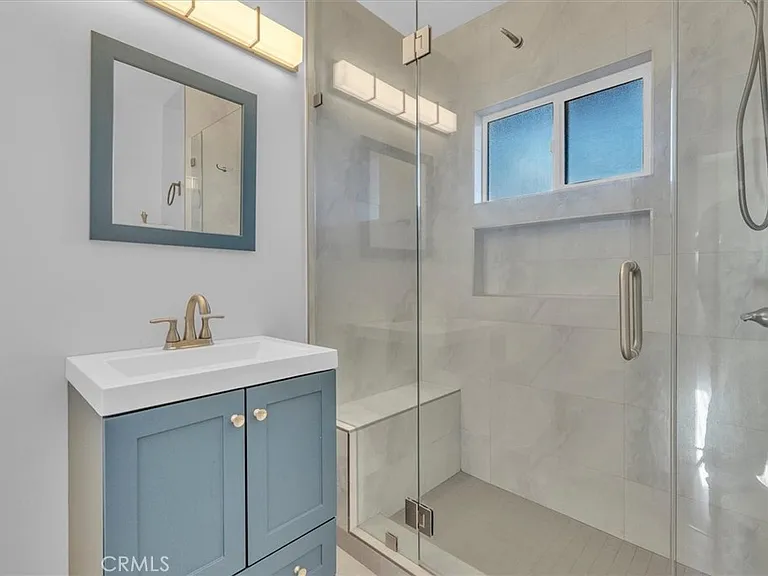 6643 De Longpre Ave #10 — Photo 15