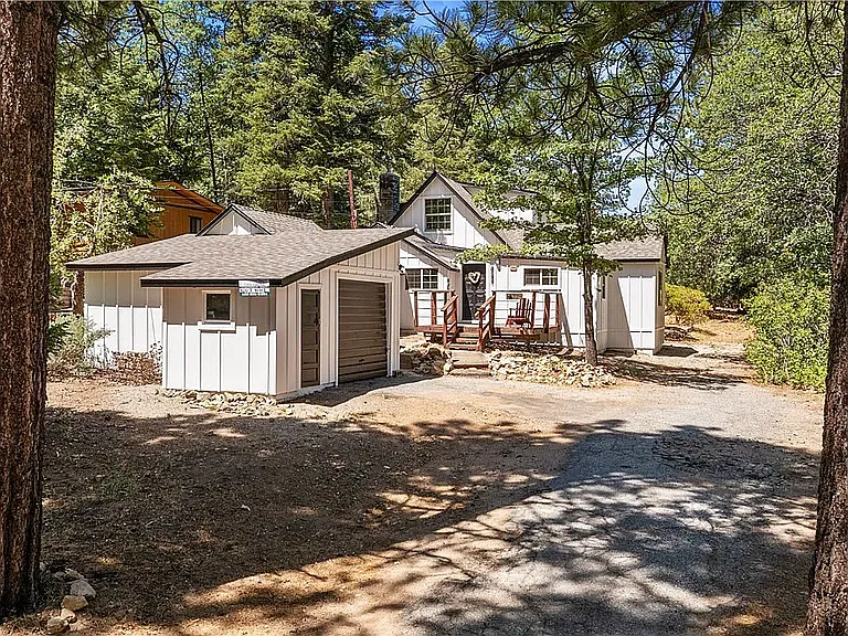 3 bed, 1051 sqft, $2,499 — Photo 3