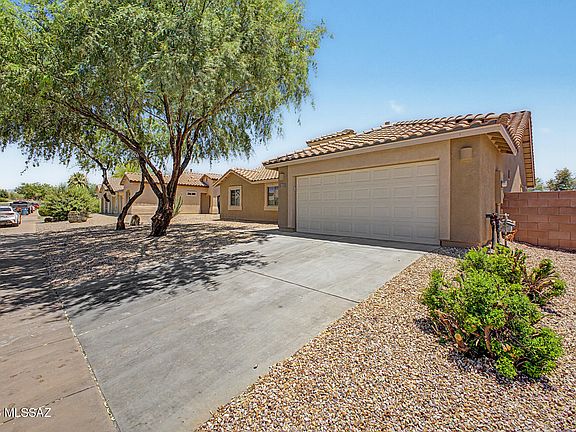 3rd image of 1060 E Stronghold Canyon Ln