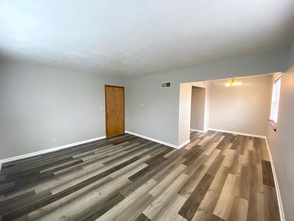 2nd image of 2908-2910 N Rockwood Dr #E