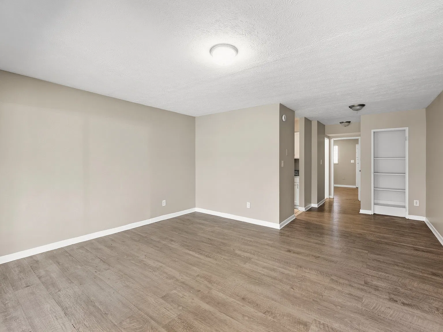 Cambridge Apartments — Photo 3