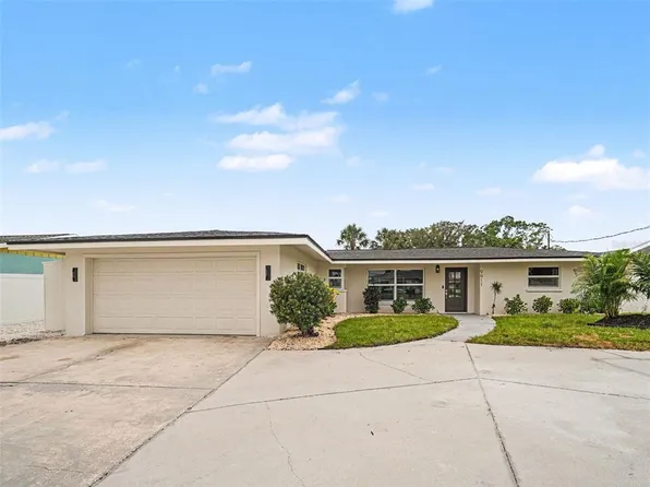 9911 Royal Palm Dr, Bradenton, FL 34210
