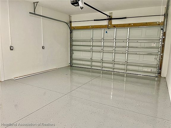 3rd image of 427 Hallmark Ave