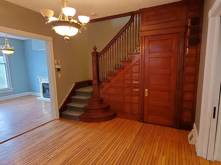 2054 N Cambridge Ave — Photo 7