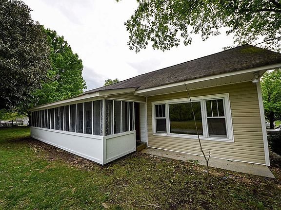 3rd image of 3352 Benton Pike NE