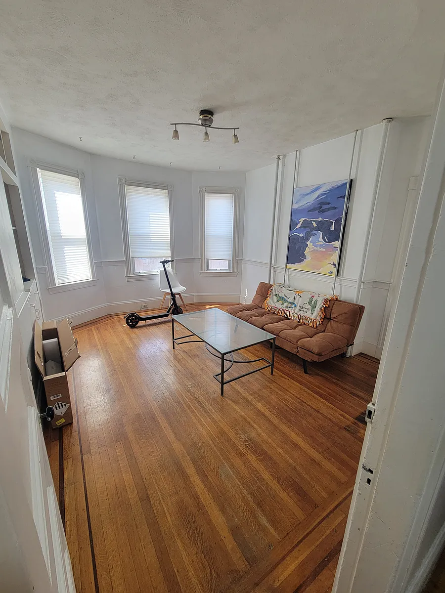 Building Photo - 58 Aspinwall Ave #1