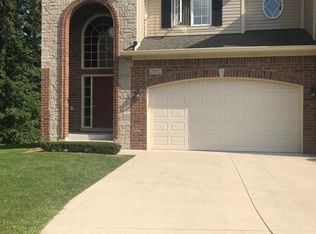 2352 Austin Dr, Utica, MI 48316