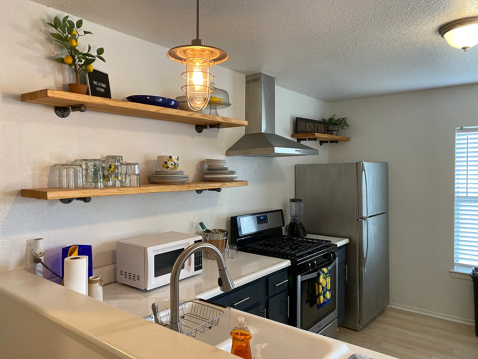 3 bed, 982 sqft, $1,400 — Photo 2