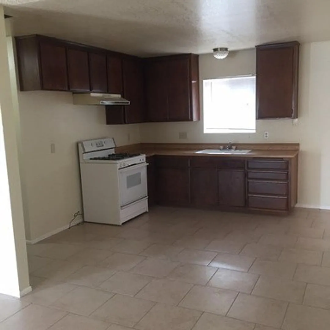 14015 Spruce St — Photo 2