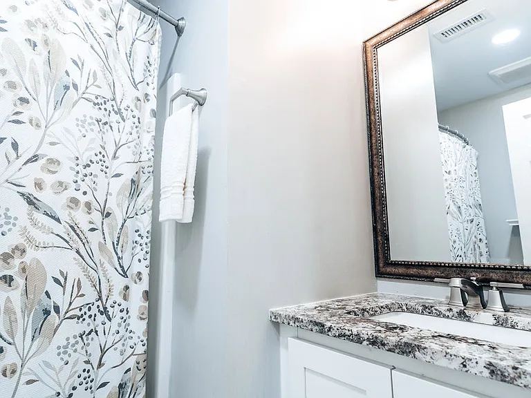 Shared hall full bathroom with shower/tub combo