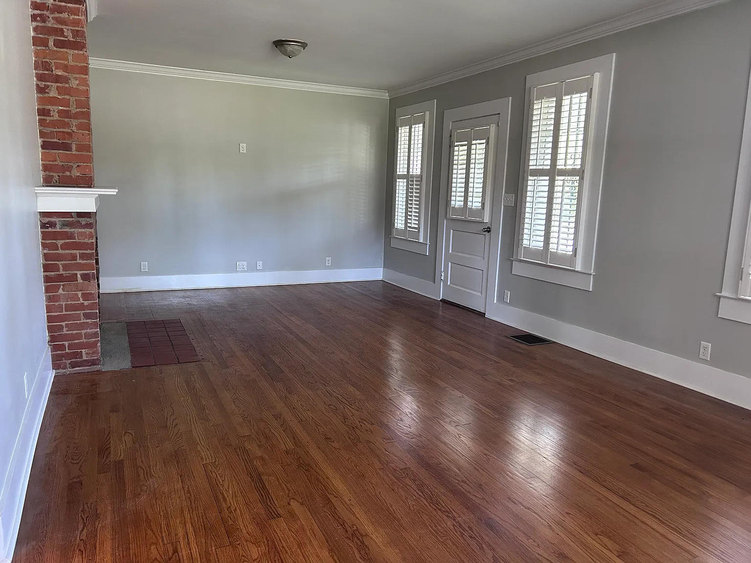 3 bed, 2400 sqft, $2,150 — Photo 2