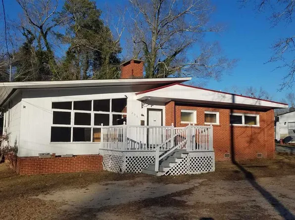 206 Woodland Dr, Bennettsville, SC 29512