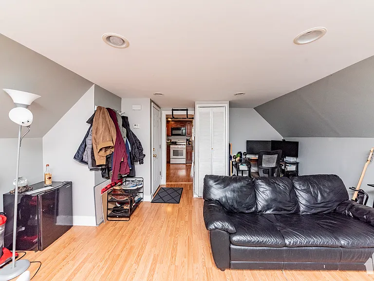 1332 W Barry Ave #3 — Photo 9
