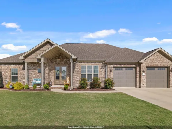 208 Wynchase Dr E, Muscle Shoals, AL 35661