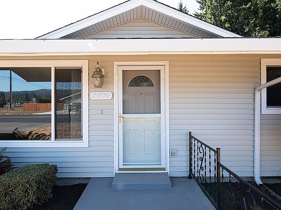 4th image of 3020 Spruce Ave