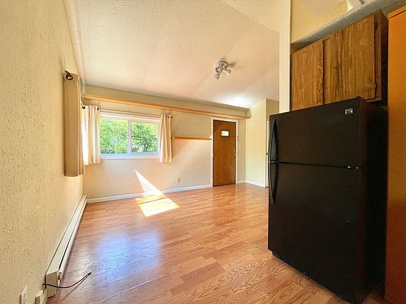 4th image of 821 17th Ave Unit B