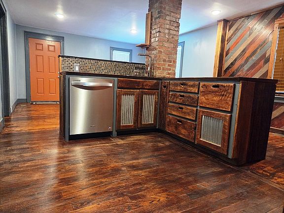 2nd image of 2130 Denham Ave