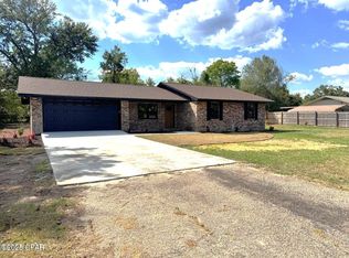 2933 Wildwood Cir, Marianna, FL 32448