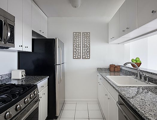 3rd image of 400 Chambers St APT 16J