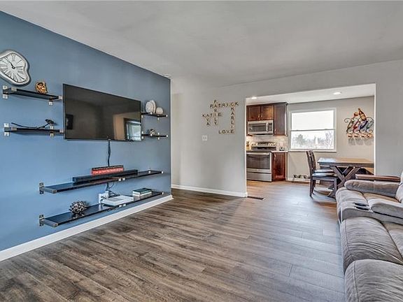 4th image of 572 Meadowvale Dr