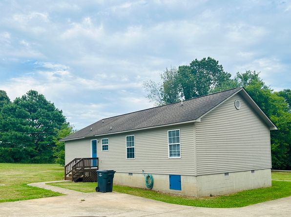 301 Dora Dr, Rogersville, AL 35652