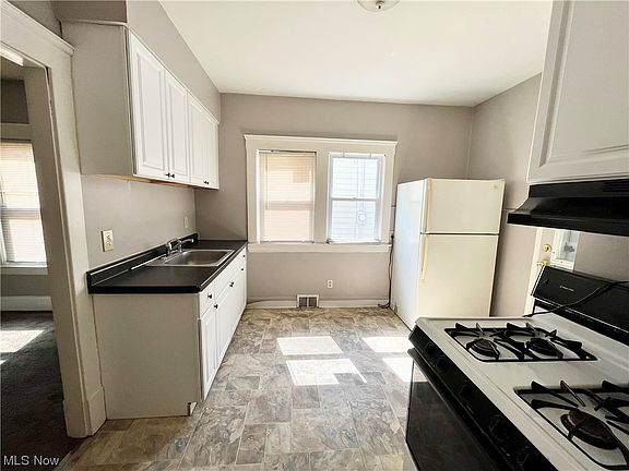 4th image of 3110 Saratoga Ave