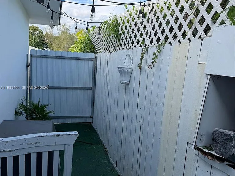 3306 SW 24th Ter — Photo 11