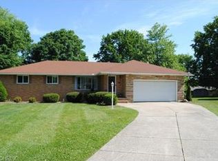 5769 Darrow Dr, Seven Hills, OH 44131