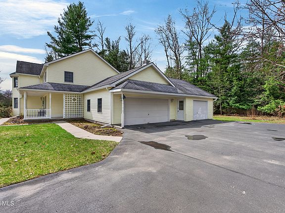 3rd image of 26 Sugar Pine Road