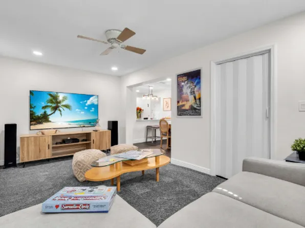 2820 Wood St, Sarasota, FL 34237