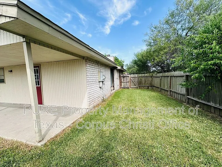2025 Blue Angel St — Photo 10