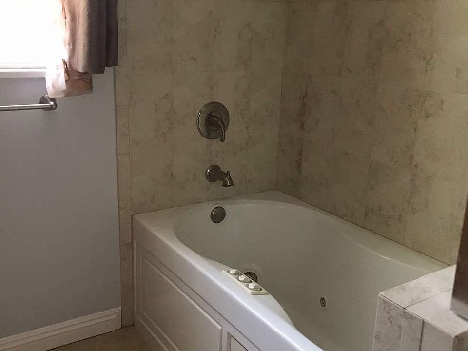1st image of 3030 Gainsborough Dr