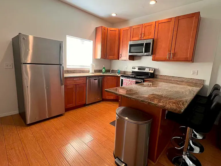 688 N 11th St #1D — Photo 3