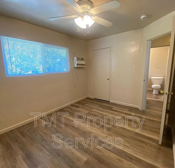 2530 S St #13 — Photo 11