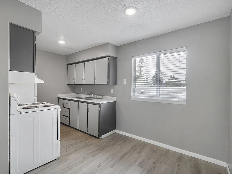 South Pacific Apartments — Photo 59