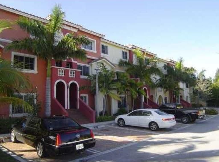 1st image of 422 Bayfront Dr