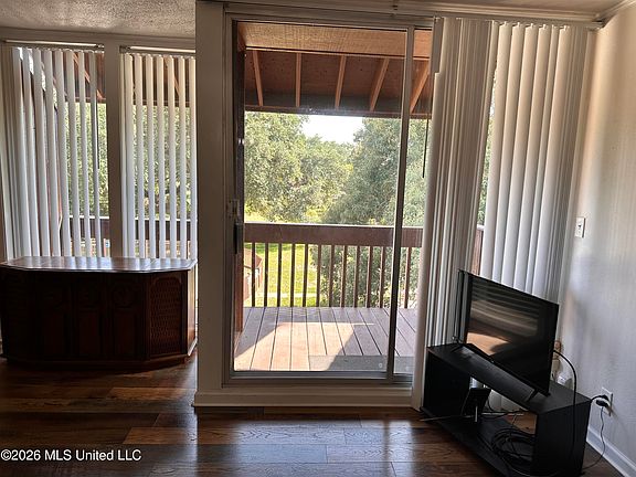 5th image of 230 Lakeside Villa #E