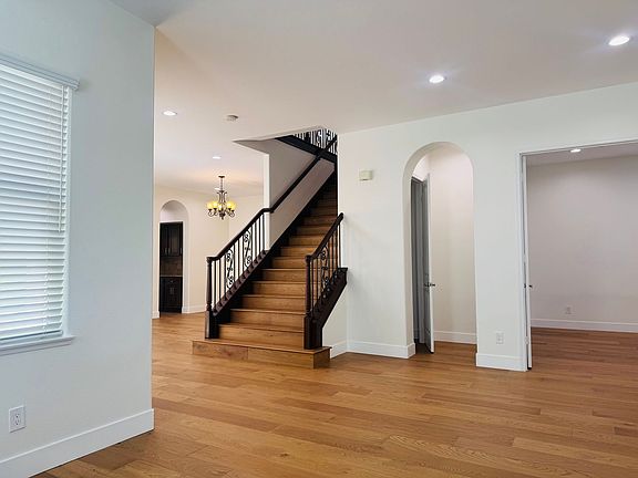 5th image of 3273 Canopy Dr