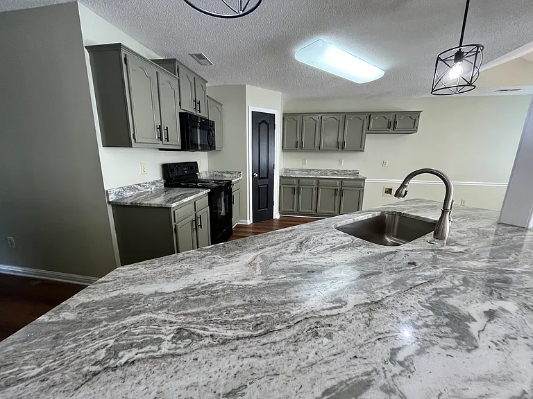 115 Sleepy Hollow Ln — Photo 5