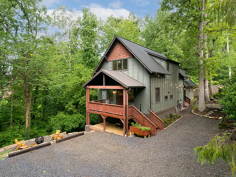 51 Westover Dr — Photo 3