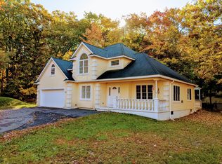 800 Hillview Pl, Hawley, PA 18428