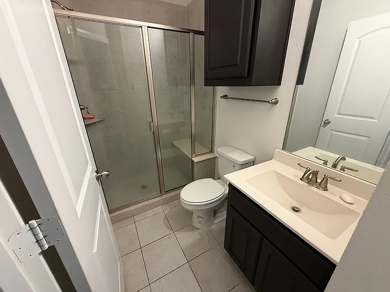 6842 Albany Park — Photo 15