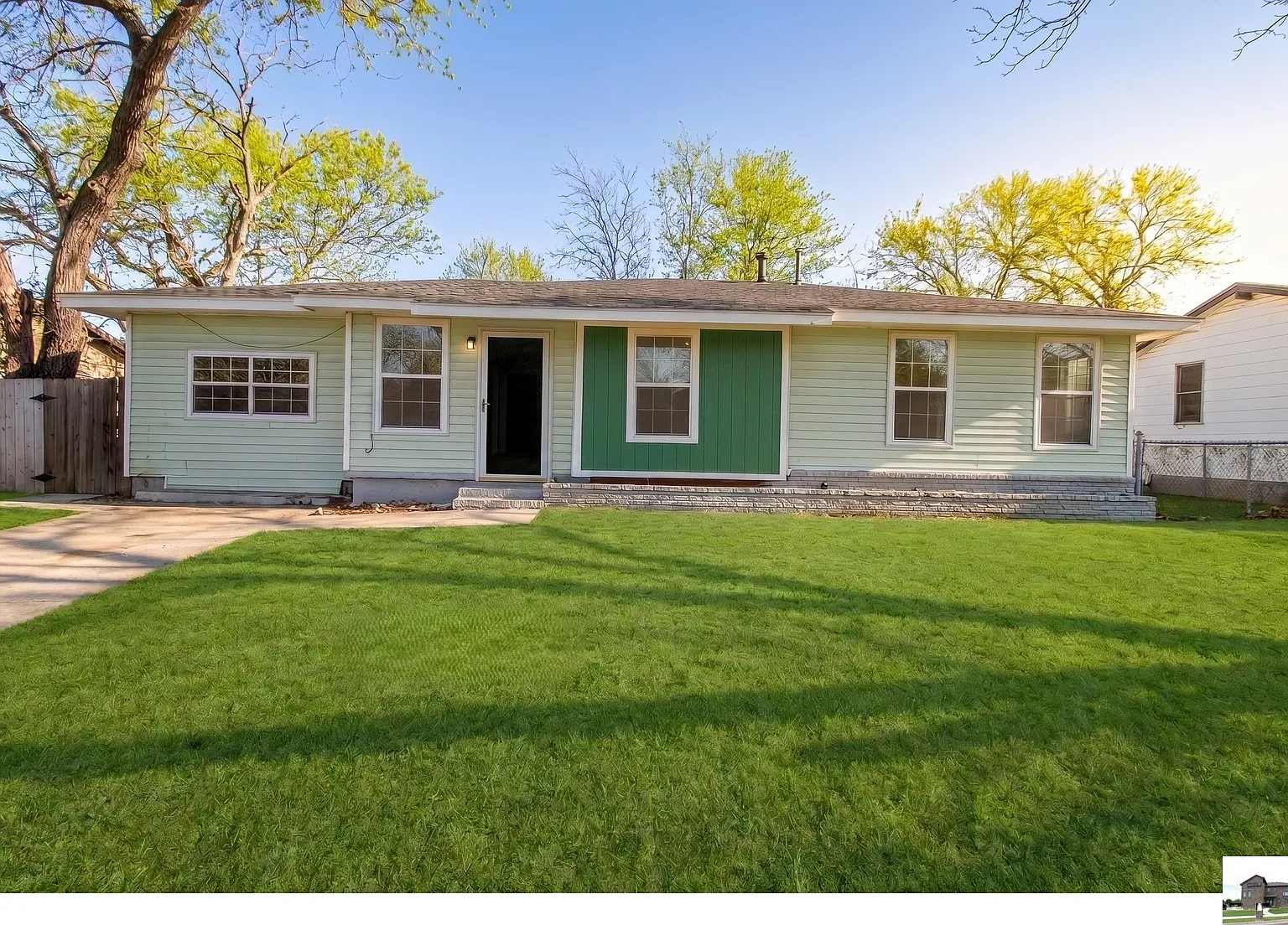 4 bed, 1.0 bath, 1433 sqft, $1,250 — Photo 1