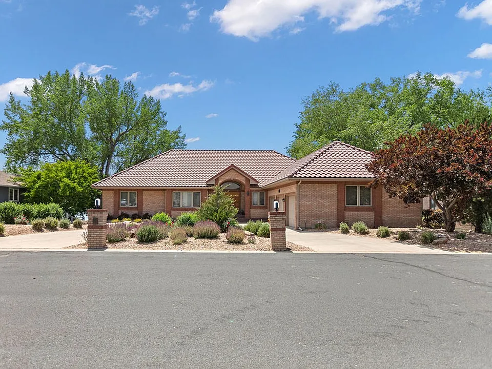 3957 Valley Oak Dr