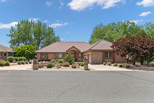 3957 Valley Oak Dr Photo 1