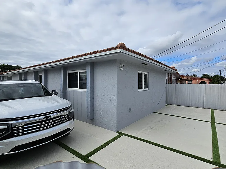 5815 NW 5th St — Photo 8