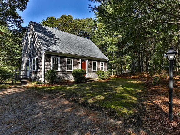 3rd image of 22 Livingston Dr