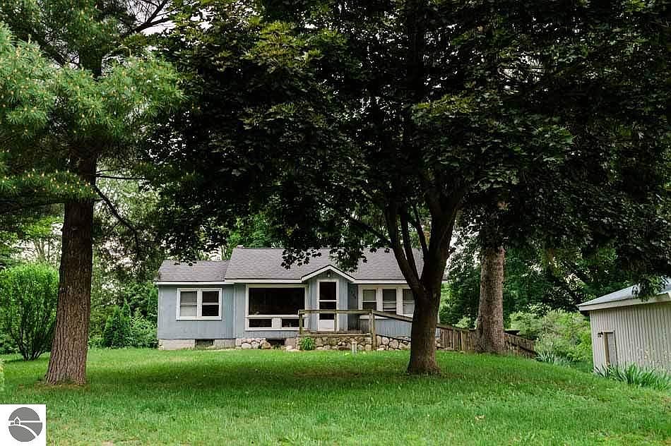 1st image of 1584 Lake Dr