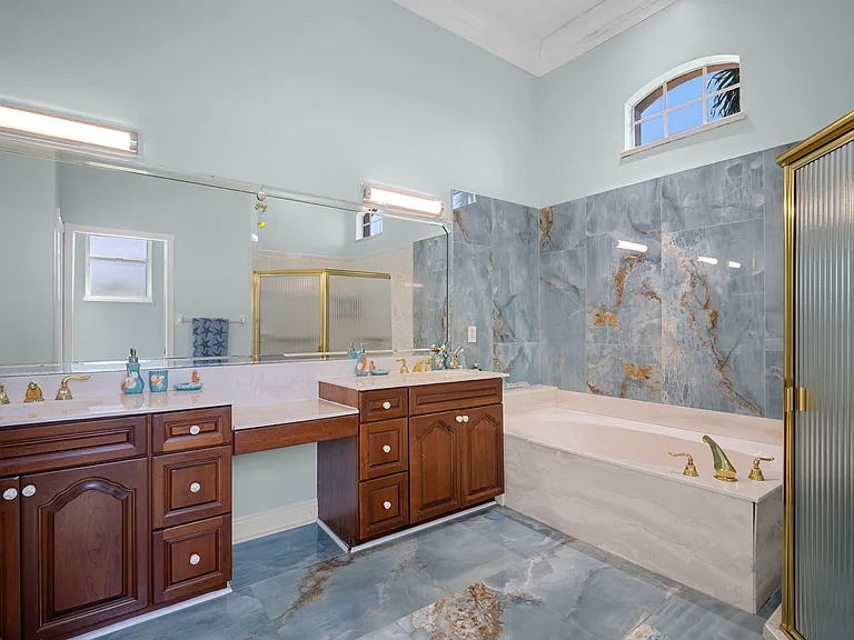 5024 SW 8th Pl — Photo 25